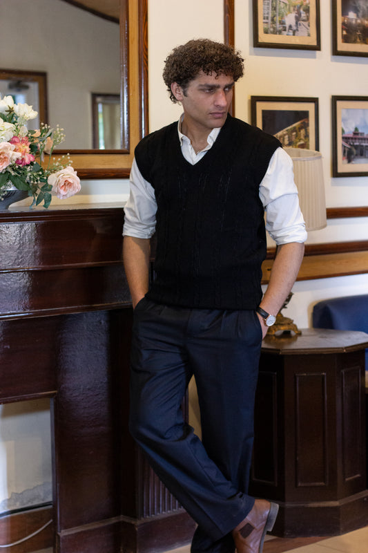 Cable Knit Sleeveless Sweater Black